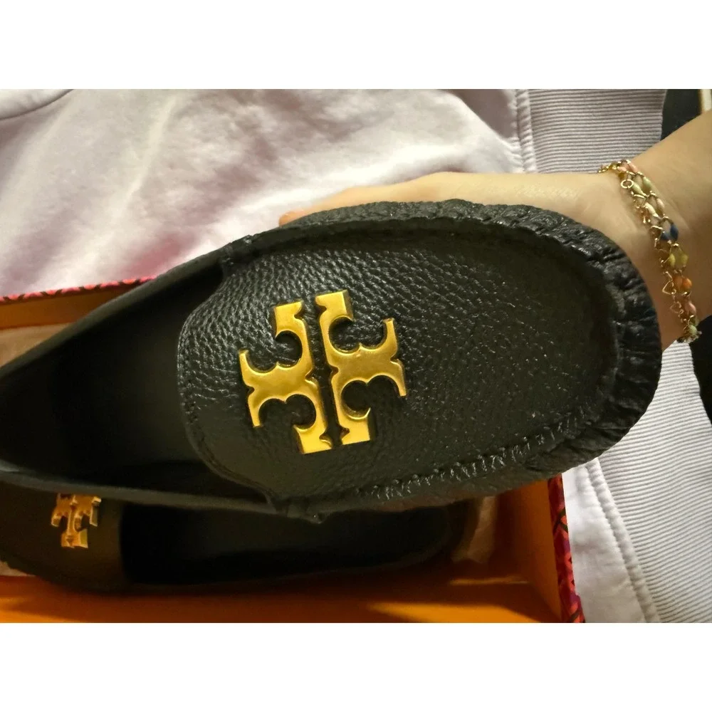 Tory Burch Everly Driver Black Tumbled Leather Loafers Gold Logo 85159 Size 7.5